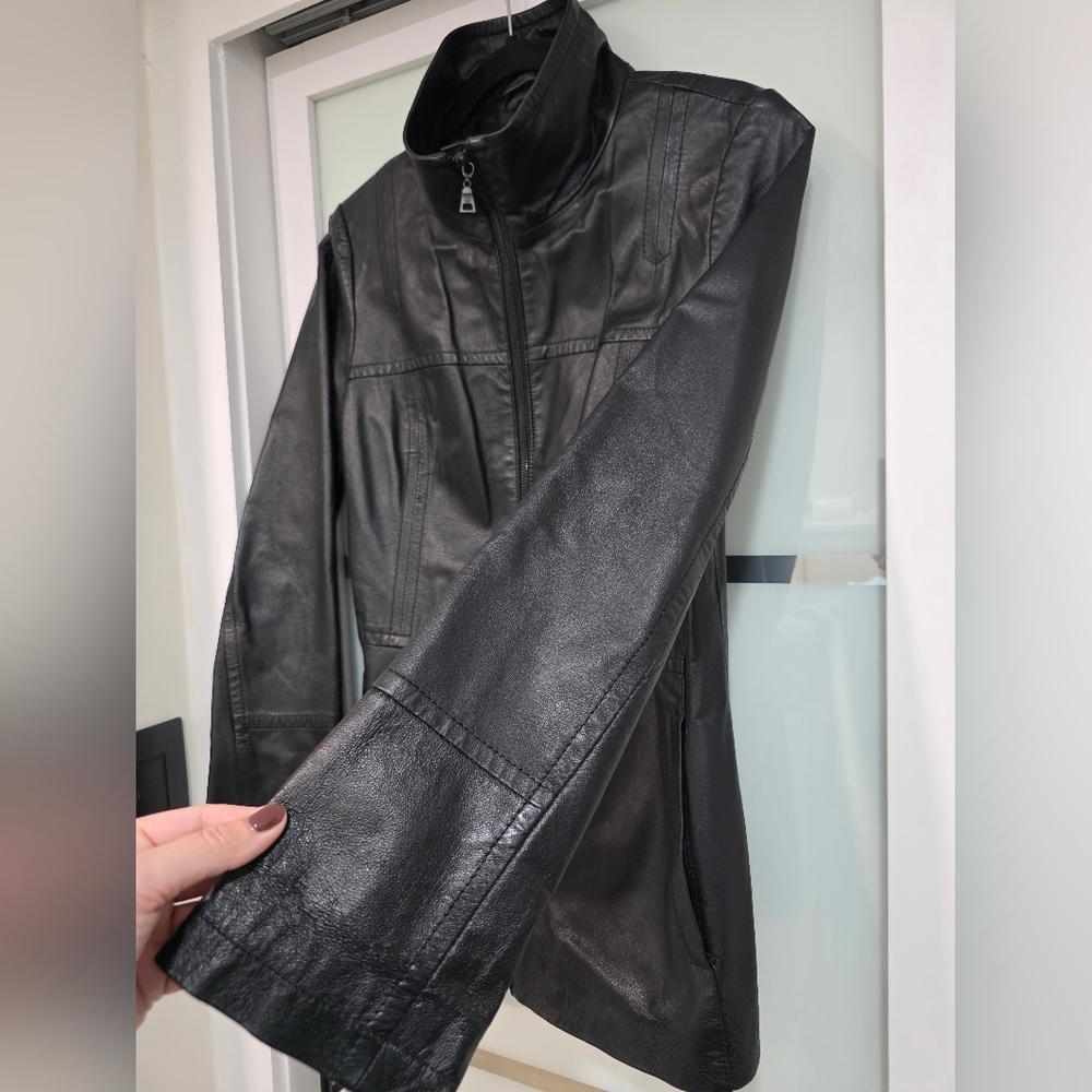 Danier Women's Black Leather Jacket - Picture 8 of 16